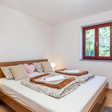 1 Bedroom Cozy In *